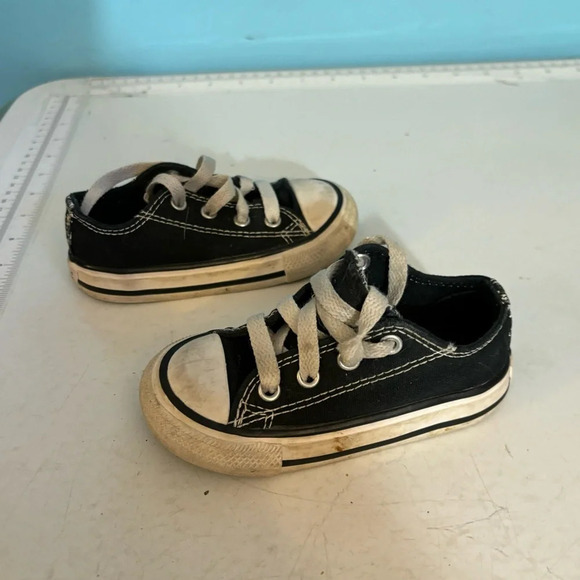🛍️3/$30  Converse‎ all star low top black chuck Taylor’s in size 6 toddler - Picture 3 of 9